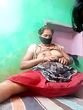 CUTE-004 online show from April 14, 9:36 am