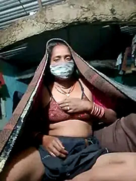 Snapshot of CUTE-004 chatting on November 18, 3:59 pm CUTE-004 online show from November 18, 3:59 pm