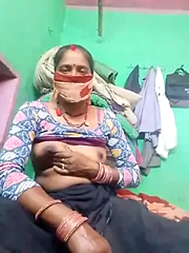 Snapshot of CUTE-004 chatting on November 20, 9:54 am CUTE-004 online show from November 20, 9:54 am