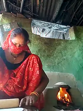 CUTE-004 online show from December 23, 6:45 am