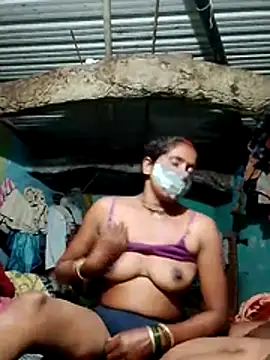 Snapshot of CUTE-004 chatting on October 26, 3:23 pm CUTE-004 online show from October 26, 3:23 pm