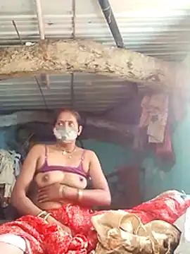 Snapshot of CUTE-004 chatting on October 23, 8:13 am CUTE-004 online show from October 23, 8:13 am