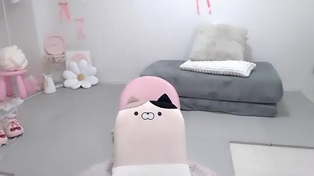 Snapshot of moka-neko chatting on January 14, 1:37 pm moka-neko online show from January 14, 1:37 pm