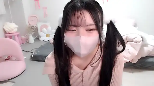 Snapshot of moka-neko chatting on February 12, 1:55 pm moka-neko online show from February 12, 1:55 pm