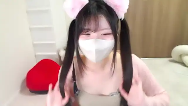 Snapshot of moka-neko chatting on October 18, 11:34 am moka-neko online show from October 18, 11:34 am