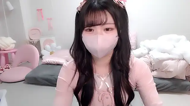 Snapshot of moka-neko chatting on March 1, 1:22 pm moka-neko online show from March 1, 1:22 pm