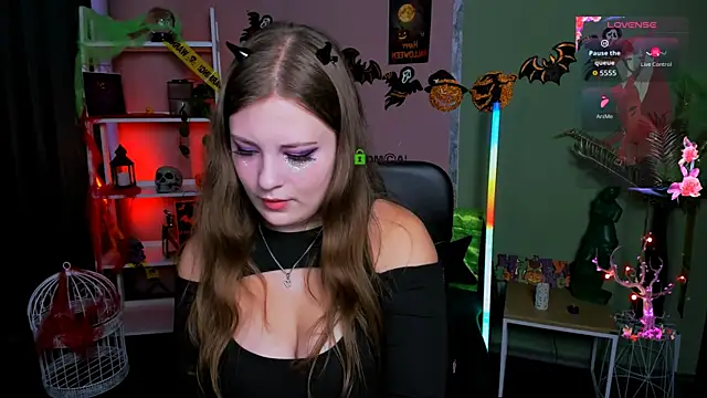 melani bumm online show from October 31, 9:17 am