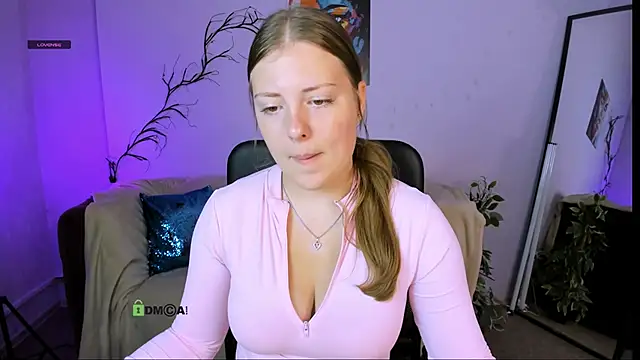 melani bumm online show from October 17, 5:55 am