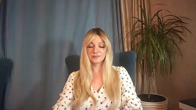 Snapshot of Zurelis chatting on November 7, 12:53 pm Zurelis online show from November 7, 12:53 pm