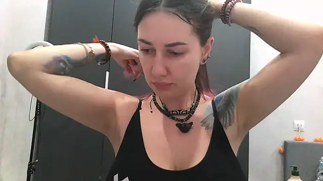 Quelysha online show from October 31, 6:48 pm