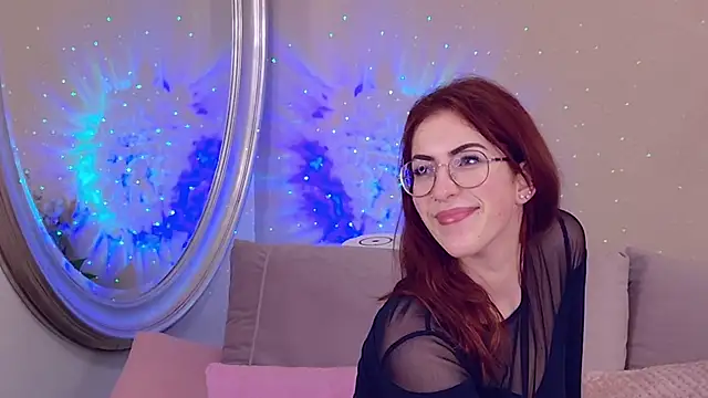 CaitlinMoon online show from December 4, 4:11 am