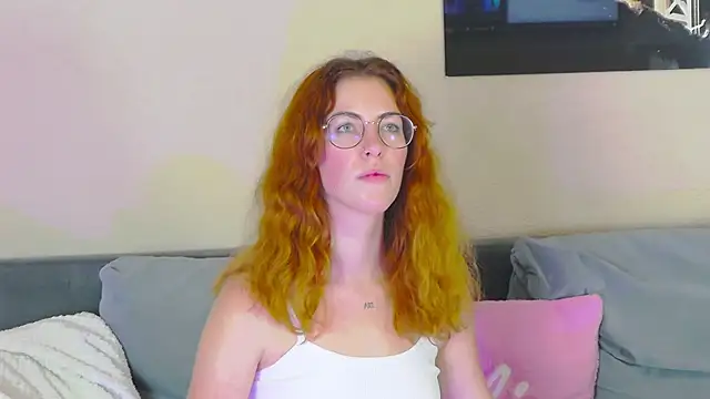 CaitlinMoon online show from November 6, 4:05 am