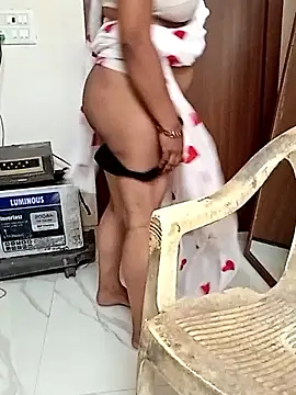 Snapshot of your_favourite_bhabhi chatting on September 15, 5:19 am your favourite bhabhi online show from September 15, 5:19 am