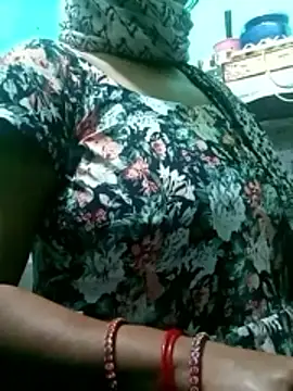 Snapshot of your_favourite_bhabhi chatting on November 9, 1:37 pm your favourite bhabhi online show from November 9, 1:37 pm