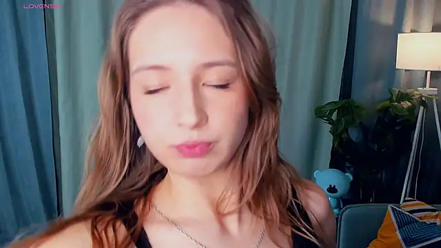 LaritaYoseph online show from November 22, 4:50 pm