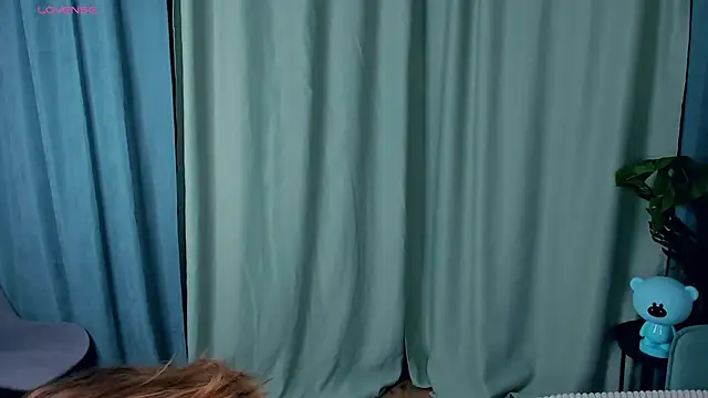 LaritaYoseph online show from December 1, 4:41 pm