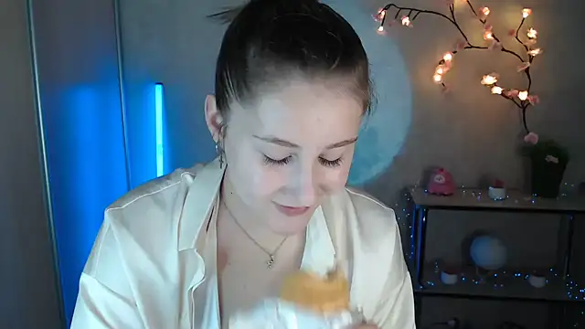 Snapshot of Milka_kamila chatting on June 24, 12:04 pm Milka kamila online show from June 24, 12:04 pm