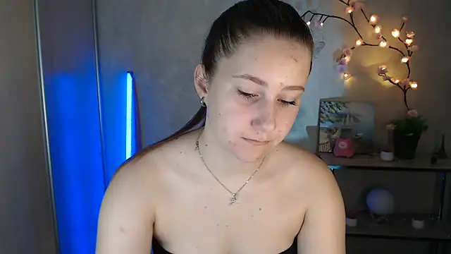 Snapshot of Milka_kamila chatting on July 2, 12:11 pm Milka kamila online show from July 2, 12:11 pm