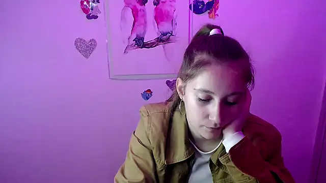 Snapshot of Milka_kamila chatting on September 25, 12:44 pm Milka kamila online show from September 25, 12:44 pm