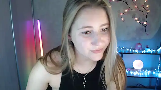 Snapshot of Milka_kamila chatting on July 12, 12:06 pm Milka kamila online show from July 12, 12:06 pm