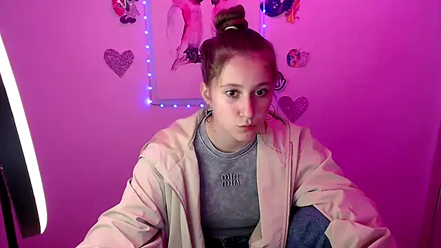 Snapshot of Milka_kamila chatting on September 24, 12:33 pm Milka kamila online show from September 24, 12:33 pm