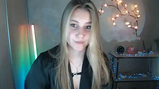 Snapshot of Milka_kamila chatting on July 17, 12:13 pm Milka kamila online show from July 17, 12:13 pm