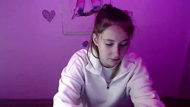 Snapshot of Milka_kamila chatting on September 19, 2:32 pm Milka kamila online show from September 19, 2:32 pm