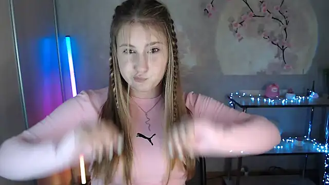 Snapshot of Milka_kamila chatting on July 13, 12:48 pm Milka kamila online show from July 13, 12:48 pm