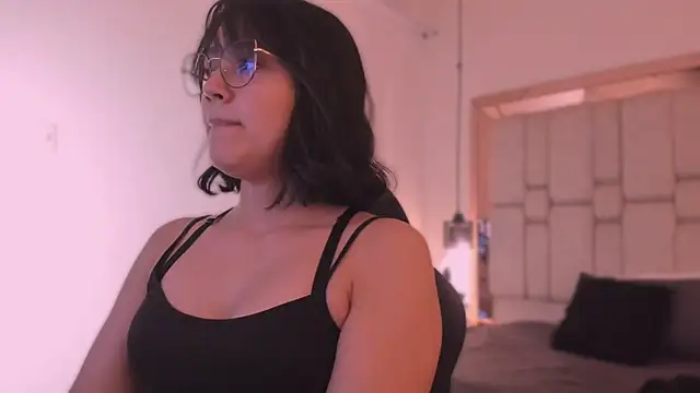 Snapshot of AnnaraLein chatting on December 3, 12:44 am AnnaraLein online show from December 3, 12:44 am