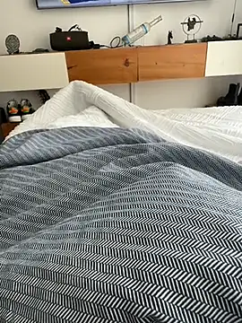 andres52720 online show from February 13, 3:45 pm