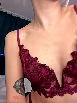 Elven Elfie online show from November 8, 5:11 am