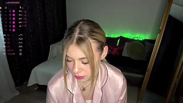 Lil Elisa online show from October 24, 12:04 pm