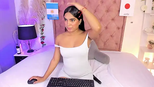 Snapshot of Catalleya_flower chatting on July 19, 3:20 pm Catalleya flower online show from July 19, 3:20 pm