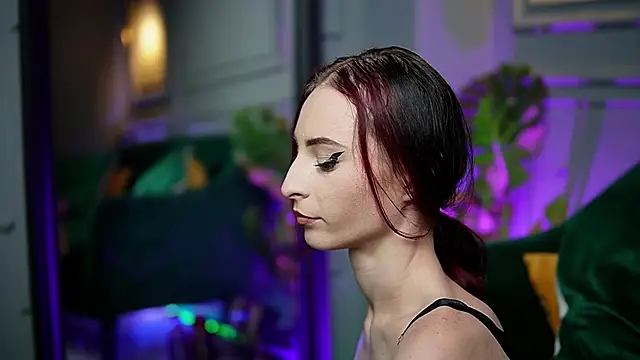 Snapshot of SaraiAngel chatting on November 10, 8:58 pm SaraiAngel online show from November 10, 8:58 pm