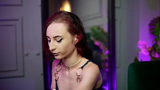 Snapshot of SaraiAngel chatting on November 8, 8:56 pm SaraiAngel online show from November 8, 8:56 pm