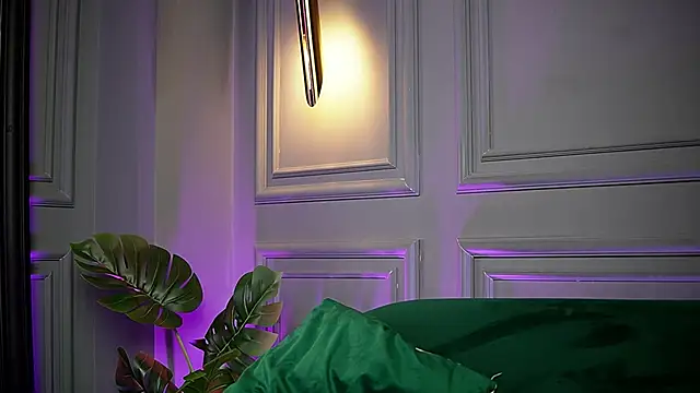 Snapshot of SaraiAngel chatting on November 4, 11:19 pm SaraiAngel online show from November 4, 11:19 pm