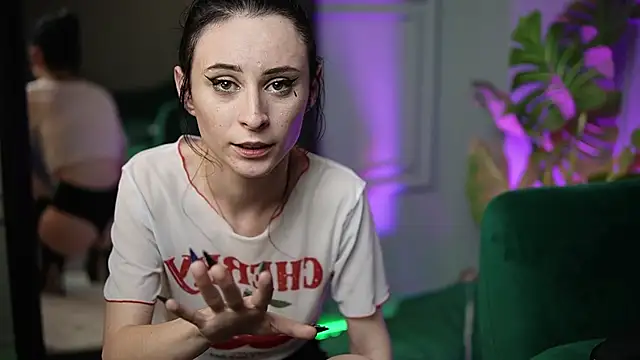 Snapshot of SaraiAngel chatting on December 13, 8:04 pm SaraiAngel online show from December 13, 8:04 pm