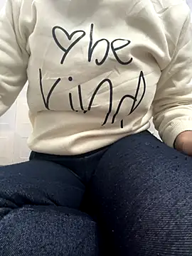 miss moonikaa online show from January 8, 9:37 am