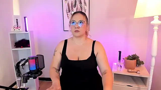 hollie joliie online show from March 21, 12:09 pm