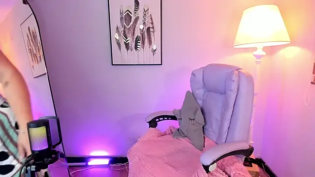 Snapshot of hollie_joliie chatting on February 21, 11:34 am hollie joliie online show from February 21, 11:34 am