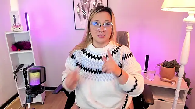 hollie joliie online show from March 26, 12:14 pm