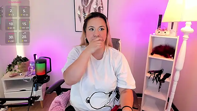 hollie joliie online show from March 31, 12:07 pm