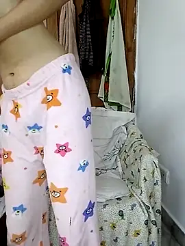 miss raavy online show from February 19, 9:39 am