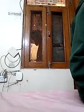 miss raavy online show from December 21, 10:06 am