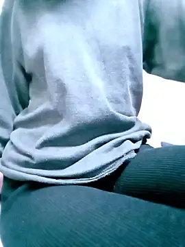 miss raavy online show from January 12, 4:03 pm