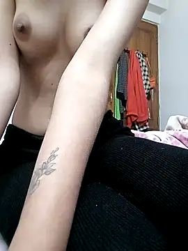 miss raavy online show from January 17, 4:10 pm