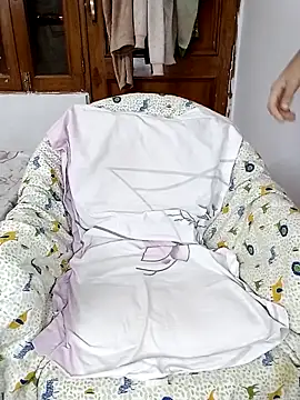 miss raavy online show from February 16, 9:41 am