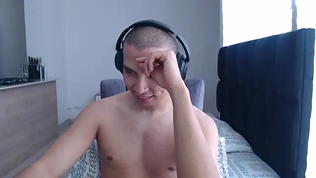 Auron Demon01 online show from December 15, 5:19 pm