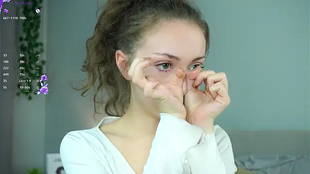 ZeniaBolich online show from November 5, 10:35 pm