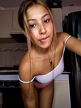 Snapshot of ShadenSx chatting on December 2, 4:09 pm ShadenSx online show from December 2, 4:09 pm